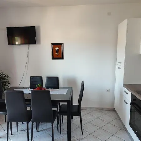 Luka Apartament *