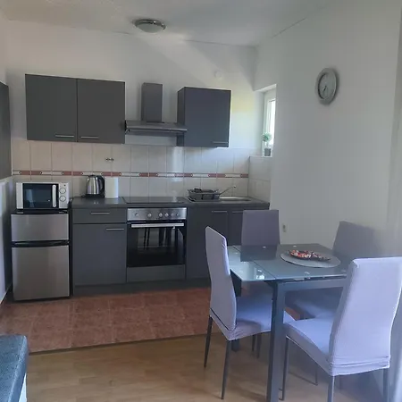 Luka Apartament Rab Town